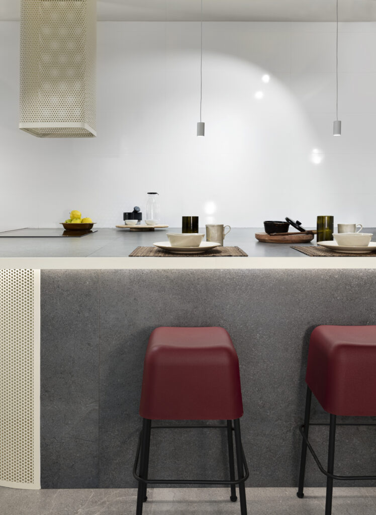 ICE WALL - ICE-33X100_LUCCA-ANTH-100X180_GREY-90X90SF